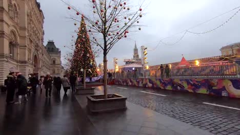 Zeitrafferspaziergang-durch-den-roten-Platz-in-Moskau-mit-Weihnachts--und-Neujahrsdekorationen