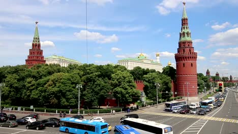 Vista-del-Kremlin-de-Moscú-en-un-día-soleado,-Rusia---Arquitectura-y-punto-de-referencia-de-Moscú,-paisaje-urbano-de-Moscú