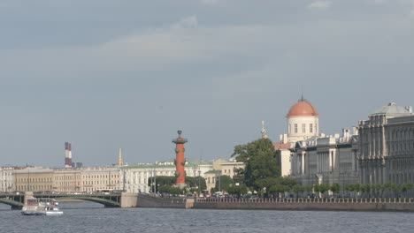 Rostral-column-on-the-spit-of-Vasilievsky-island---St.-Petersburg,-Russia