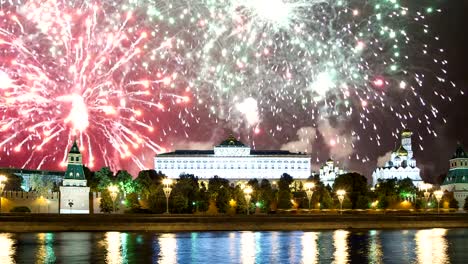 Fuegos-artificiales-sobre-el-Kremlin,-Moscú,-Rusia---la-vista-más-popular-de-Moscú