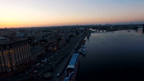 Highway-along-the-river-with-a-lot-of-cars-at-rush-hour-aerial