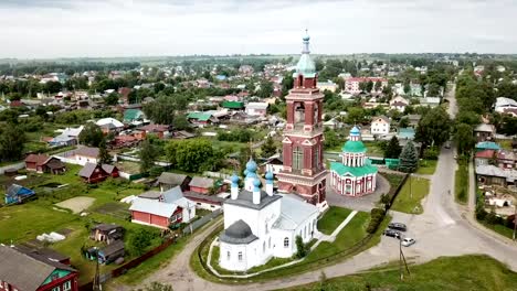 Paisaje-pintoresco-de-Ruso-Ciudad-de-Yuryev-Polsky-en-Río-Koloksha