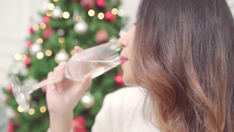 Group-of-cheerful-happy-young-Asian-woman-holding-and-drinking-glasses-of-champagne-in-christmas-party-at-home.-Lifestyle-women-celebrate-Christmas-and-New-year-concept.