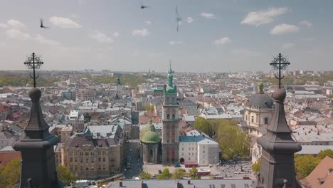 Lvov,-Ucrania.-Ciudad-aérea-de-Lviv,-Ucrania.-Panorama-del-casco-antiguo.-Dominicana