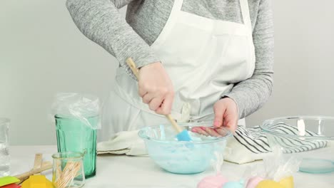 Mezcla-de-glaseado-real-para-decorar-las-galletas-de-azúcar-de-Pascua