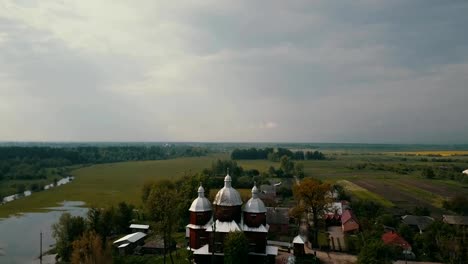 Aero,-alte-ukrainische-Kirche-aus-Holz