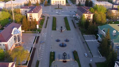 Flycam-bewegt-sich-über-nice-City-Center-zum-Memorial-Complex