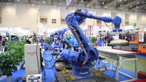 Robotic-arm-working-in-factory