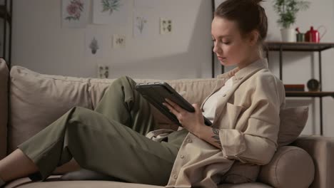 Young-Woman-Using-Tablet-Computer-for-Education-or-Girl-Learning-at-Home-School