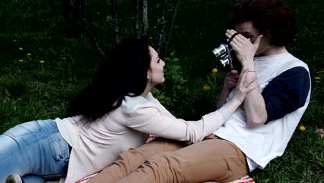 Happy-Couple-shoot-old-video,-cinema-in-park-city,-slow-motion,-4K,-UHD,-UltraHD