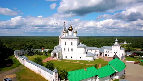 aerial-shot-Trinity-Cathedral-in-Gorokhovets,-Russia