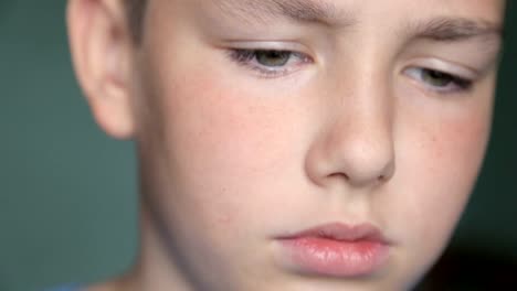 Child-portrait,-boy-looks-at-the-camera