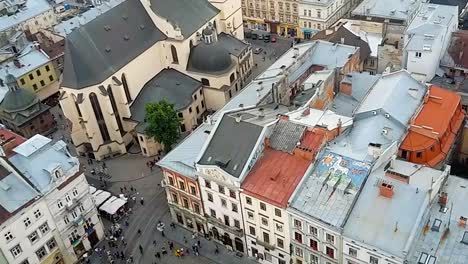 Nimble-tram-deftly-disappearing-behind-corner,-freeing-space-for-pedestrians