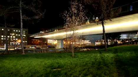 Floating-bridge-of-Zaryadye-park-(at-Night)-on-Moskvoretskaya-Embankment-of-Moskva-River-in-Moscow-city,-Russia.-The-park-was-inaugurated-on-9-September-2017