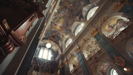 Arquitectura-templo-iglesia-en-Ucrania-de-la-guarnición