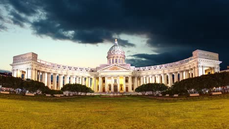 Kasaner-Kathedrale-in-Sankt-Petersburg,-Russland,-Zeitraffer-Sonnenuntergang