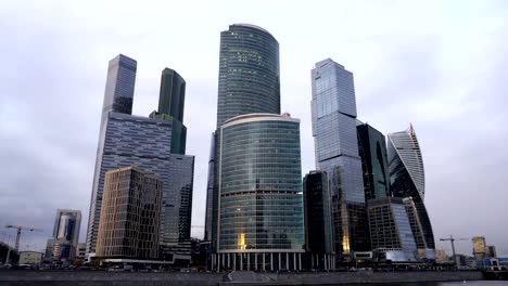 Moskauer-Stadt-futuristische-Wolkenkratzer-Moscow-International-Business-Center.