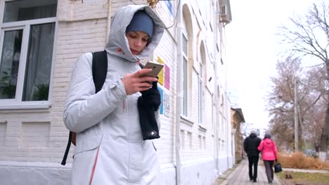 Woman-got-lost-in-the-city-and-looking-for-a-route-using-the-Navigator-in-the-mobile-phone.