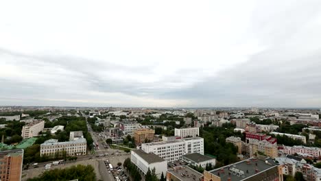 Blick-von-einem-Wolkenkratzer-auf-die-Stadt-Kirow