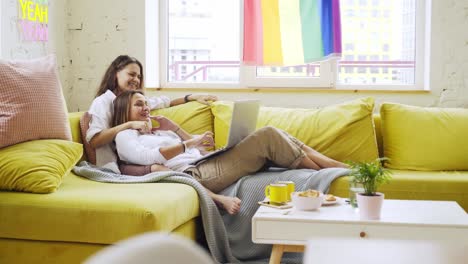 Girlfriends-in-apartment