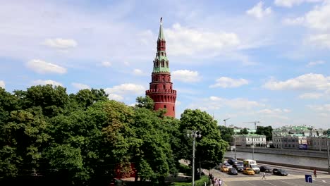 Vista-del-Kremlin-de-Moscú-en-un-día-soleado,-Rusia---Arquitectura-y-punto-de-referencia-de-Moscú,-paisaje-urbano-de-Moscú