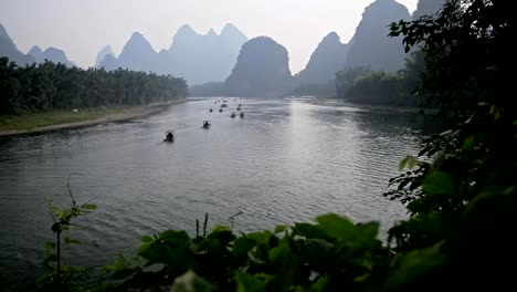 Yu-Long-River-und-Karst-Gebirgslandschaft