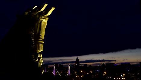 Decoración-arquitectónica-antigua-de-la-ciudad-casas-bombilla-led-de-luz-en-el-fondo-del-cielo-nocturno.-Bandera-de-elementos-y-decoraciones-banner-en-estilo-de-los-años-treinta-del-siglo-XX