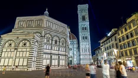 Basílica-de-Santa-María-del-Fiore-y-Baptisterio-de-San-Giovanni-en-Florencia-la-noche-timelapse-hyperlapse