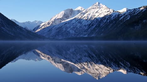 Lower-Multinskoe-lake-in-the-Altai-Mountains