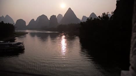 Yu-Long-River-und-Karst-Gebirgslandschaft