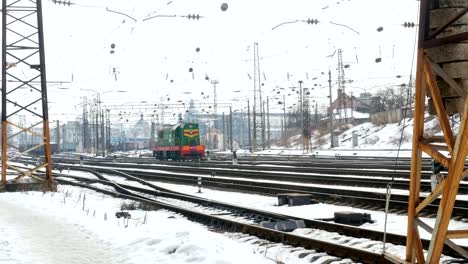 Bahnhof-Zug-Wagen-Eisenbahn-4k