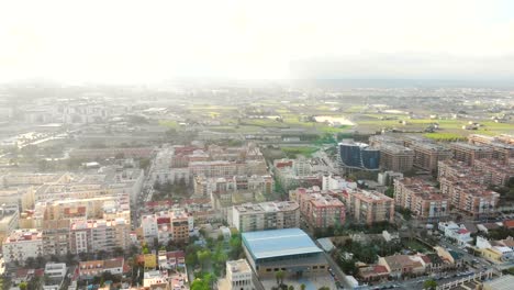 Flug-über-die-Stadt.-Valencia,-Spanien-Bezirk-La-Malva-rosa