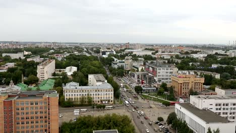 Blick-von-einem-Wolkenkratzer-auf-die-Stadt-Kirow