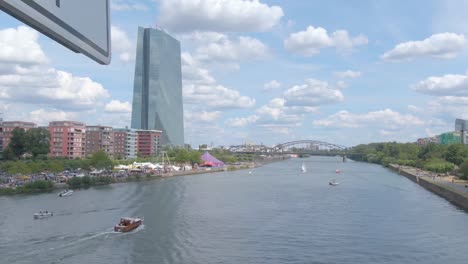 Flying-through-the-streets-of-Frankfurt