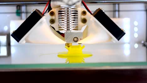 printing-3D-printer-closeup