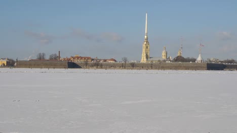 La-fortaleza-de-Pedro-y-Pablo-en-invierno