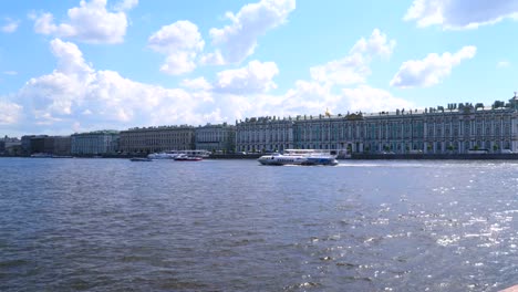 Pleasure-boat-floats-in-front-of-the-Hermitage-building