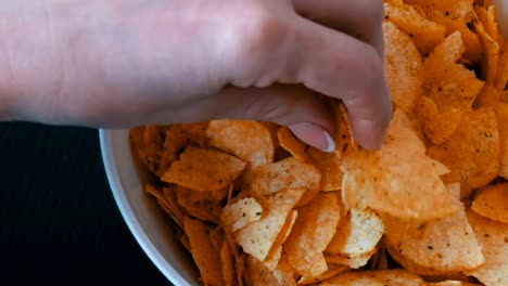 Patatas-fritas-de-cerca-ver-sobre-una-mesa