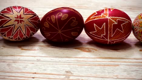 schöne-ukrainische-traditionelle-handgefertigte-Osterei-Pysanka