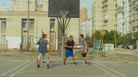Streetball-player-scoring-points-in-the-paint