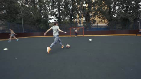 Equipo-de-fútbol-femenino-en-el-entrenamiento.-Balompié-de-la-mujer