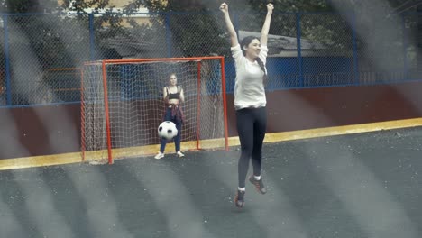 Female-soccer-team-in-training.-Soccer-goal-slow-motion.-Woman-football