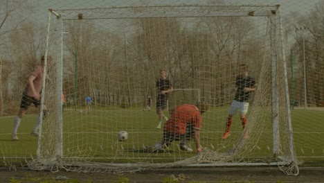 Jugadores-de-fútbol-haciendo-la-sesión-de-entrenamiento-de-fútbol