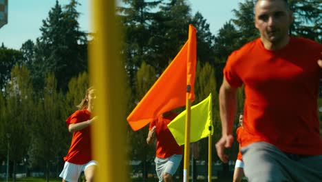 Slow-Motion-Schuss-der-Fußballer-training