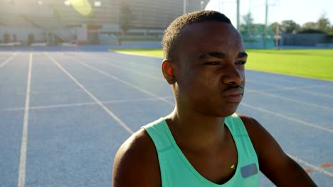 Discapacitados-atletismo-preparándose-para-la-carrera-de-4k