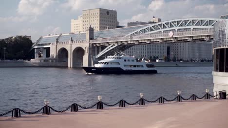 Ship-swims-under-the-bridge