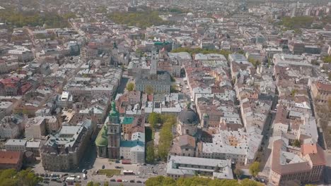 Lvov,-Ucrania.-Ciudad-aérea-de-Lviv,-Ucrania.-Panorama-del-casco-antiguo.-Dominicana