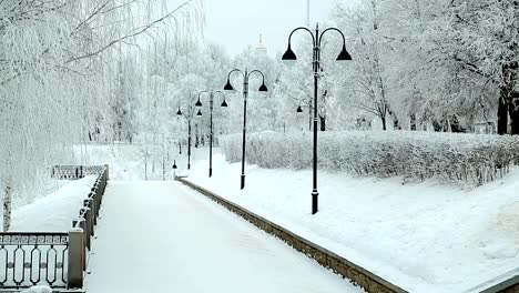 vista-de-invierno-en-la-antigua-ciudad-rusa