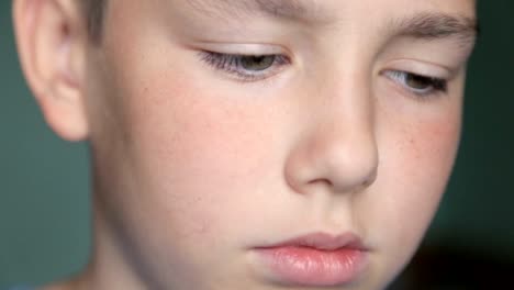 Child-portrait,-boy-looks-at-the-camera