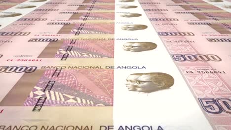 Banknoten-der-fünftausend-angolanischer-Kwanza-der-Republik-Angola,-bares-Geld